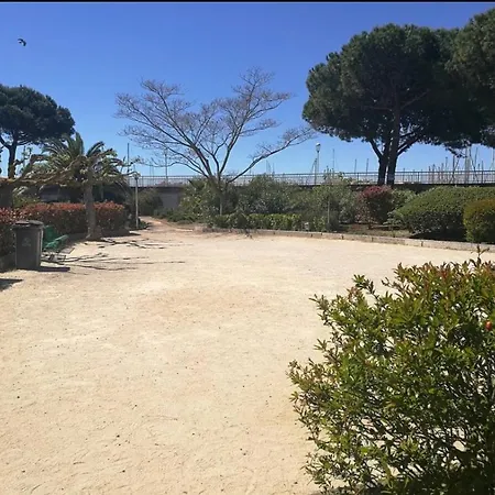 - Piscine, Proche De La Et Du Port